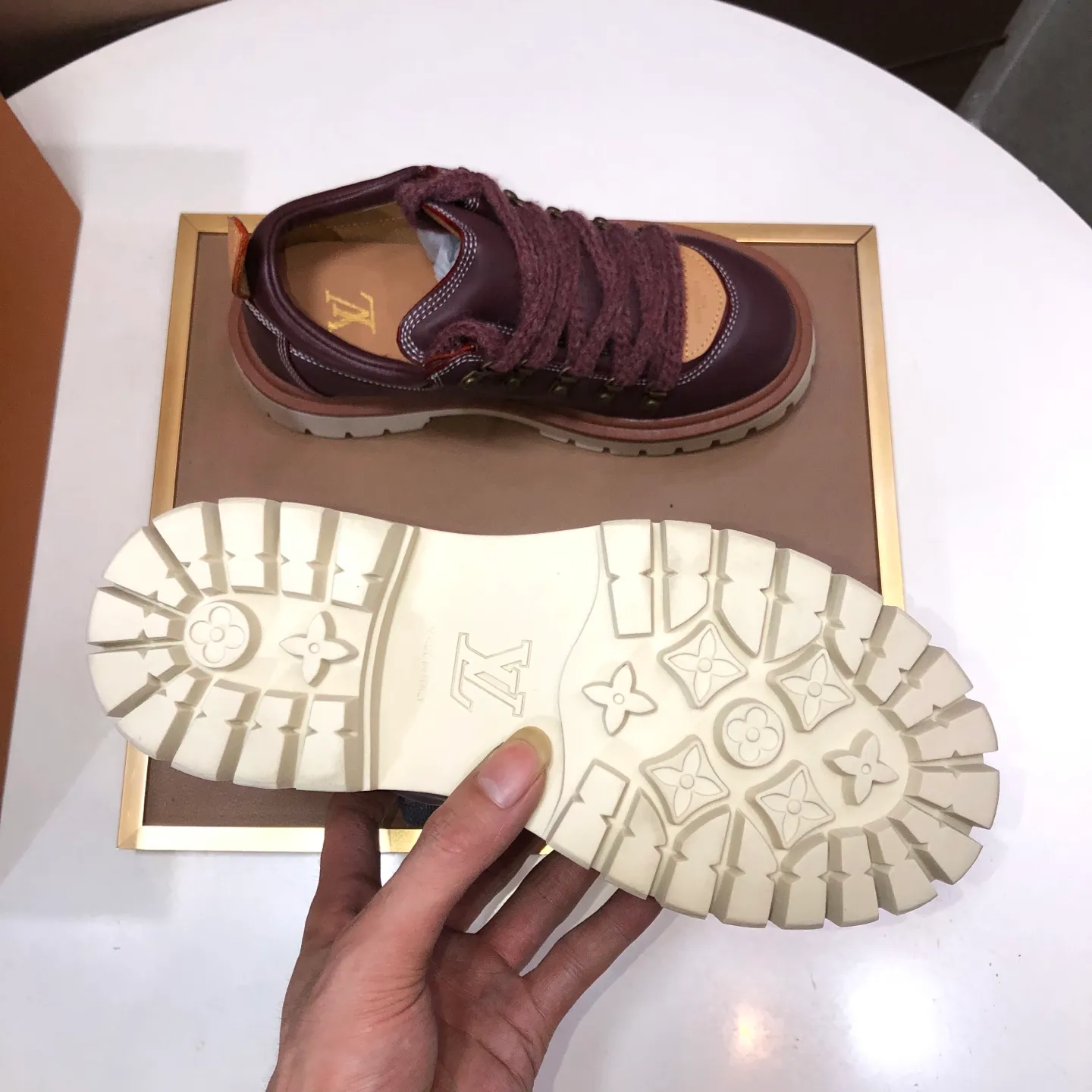Men's shoes 💰660💰 LV Louis Vuitton 2025 autumn and winter new couple's new style, the original version is developed one to one, retro fashion, handsome and cool mountaineering derby shoes are out of stock 👍 💎 Material: imported first-layer cowhide 💎 Lining: imported lambskin 💎 Outsole: original molded TR non-slip sole 💎 Bottom height: 3.5cm 💎 Shoe size: 35-45 for both men and women